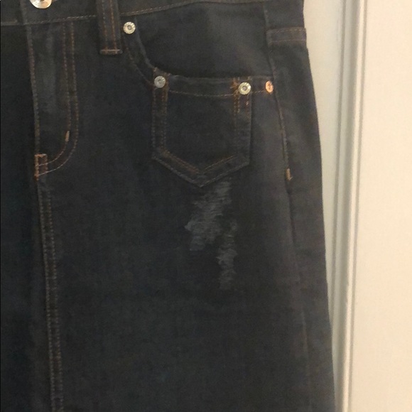 Never worn! Karen Millen jean skirt with chain - Picture 3 of 8